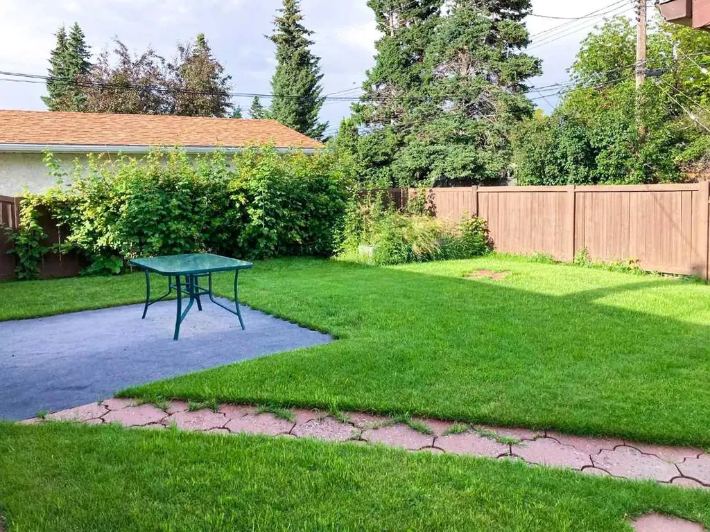 84 Waterloo Drive SW Calgary AB T3C3G1