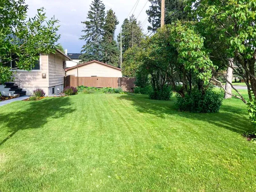 84 Waterloo Drive SW Calgary AB T3C3G1
