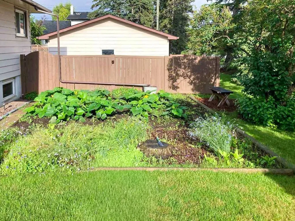 84 Waterloo Drive SW Calgary AB T3C3G1