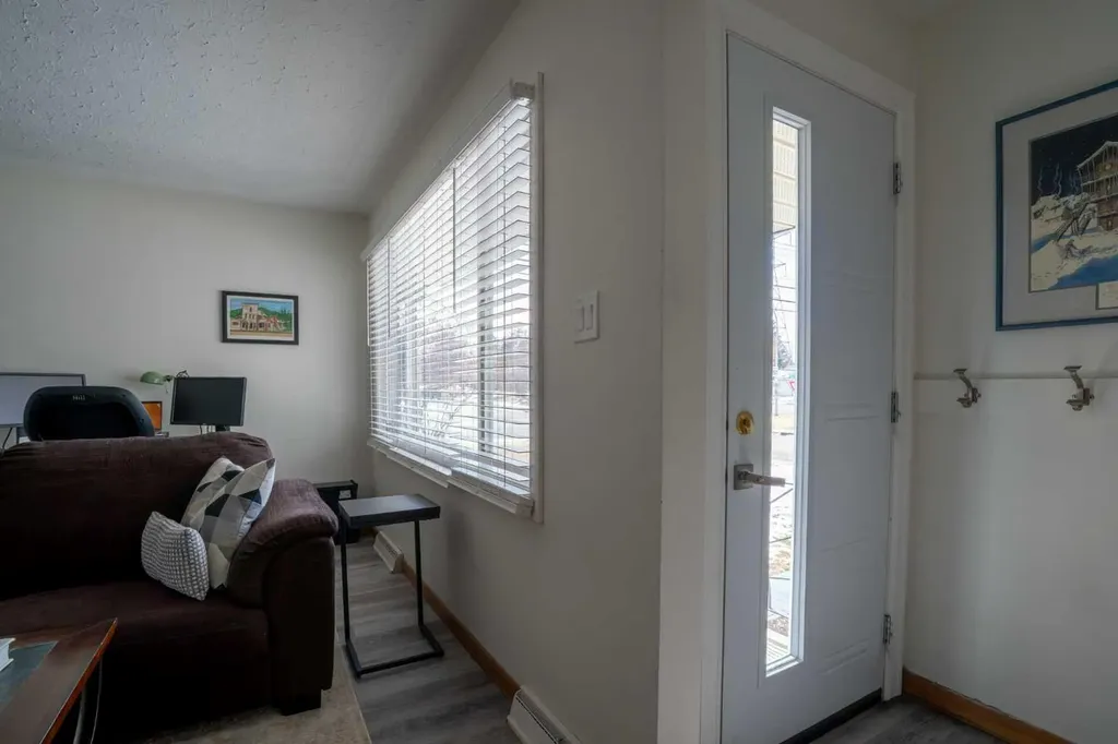 84 Waterloo Drive SW Calgary AB T3C3G1