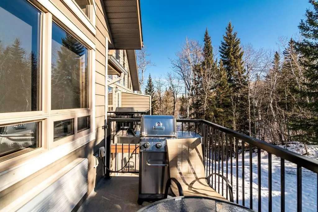 401 4 Street Rural Cypress County AB T0J 1C0