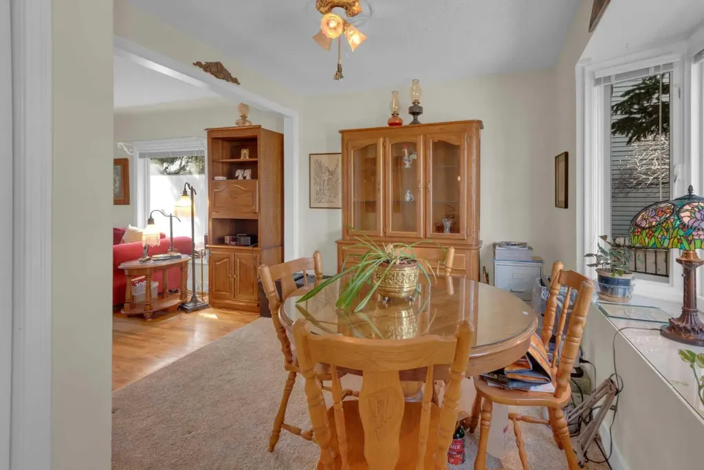 2318 Bowness Road NW Calgary AB T2N 3L5