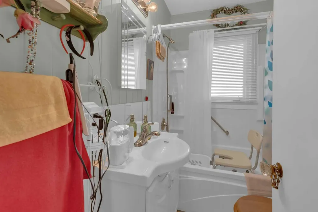 2318 Bowness Road NW Calgary AB T2N 3L5