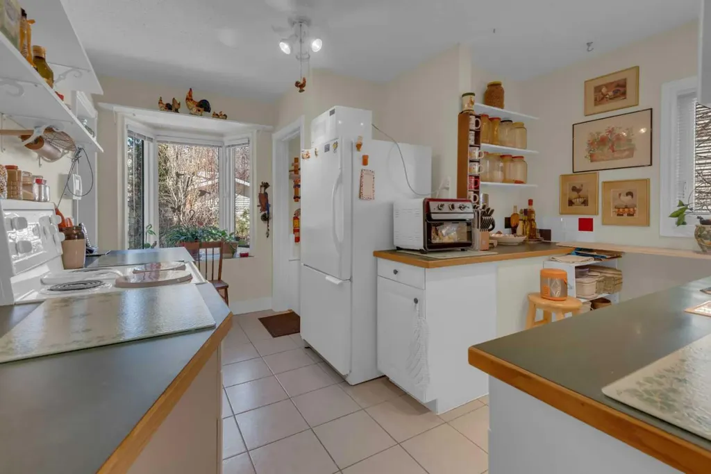 2318 Bowness Road NW Calgary AB T2N 3L5