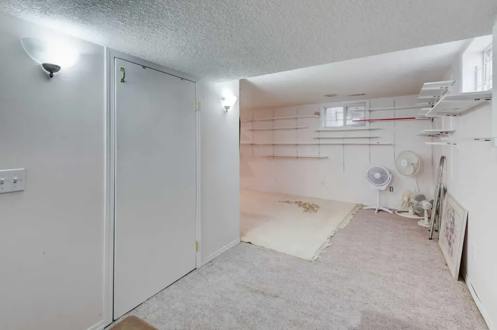 2318 Bowness Road NW Calgary AB T2N 3L5