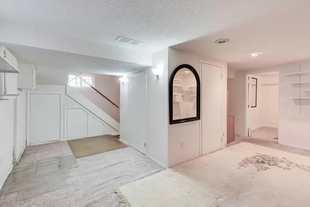 2318 Bowness Road NW Calgary AB T2N 3L5