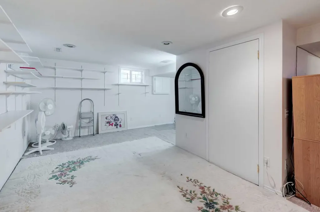 2318 Bowness Road NW Calgary AB T2N 3L5