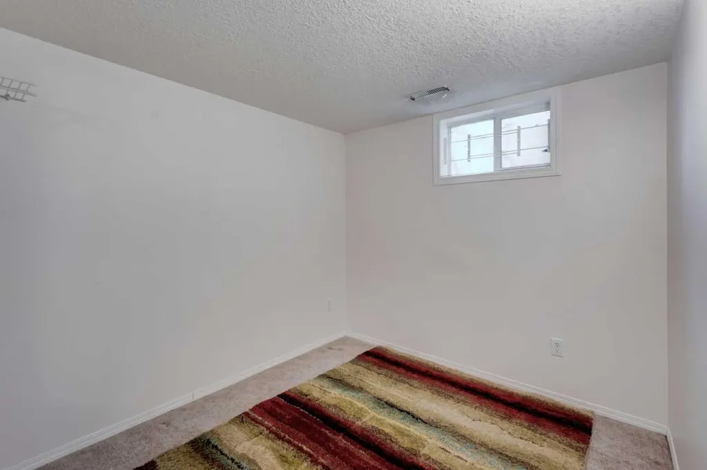 2318 Bowness Road NW Calgary AB T2N 3L5