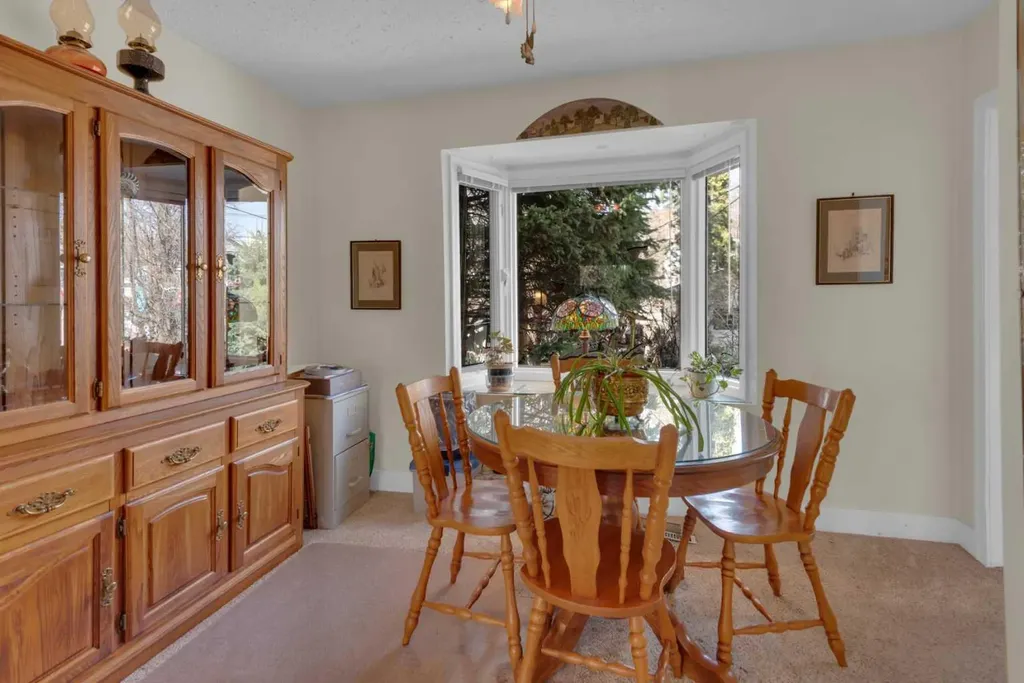 2318 Bowness Road NW Calgary AB T2N 3L5