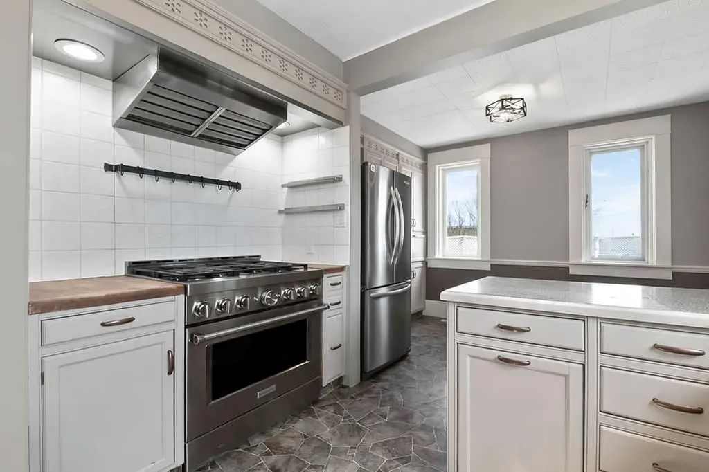 594238 104 Street E Rural Foothills County AB T0L0P0