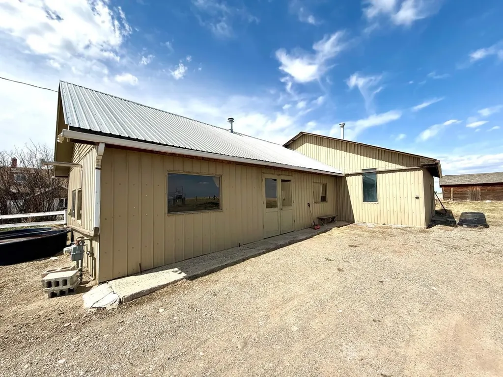 594238 104 Street E Rural Foothills County AB T0L0P0