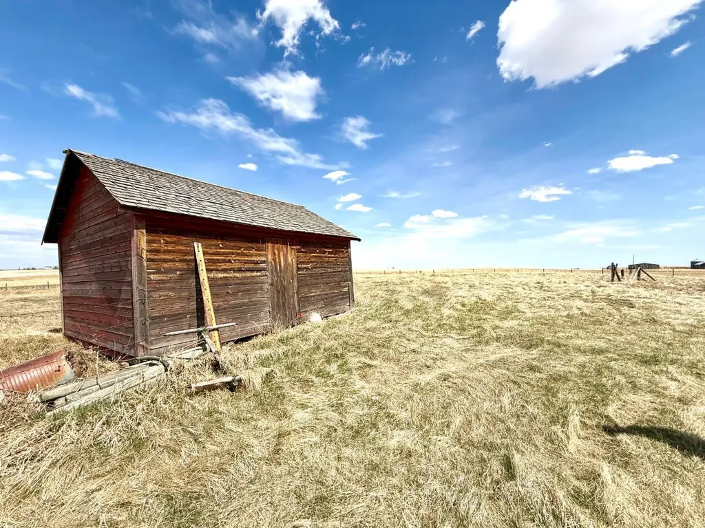 594238 104 Street E Rural Foothills County AB T0L0P0