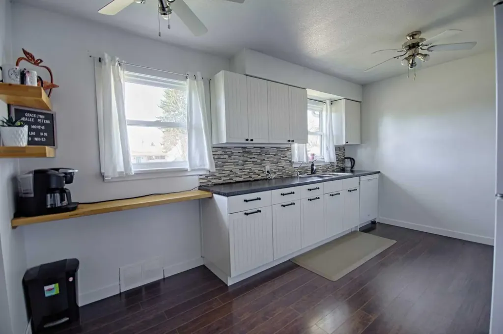 4925 53 Avenue Taber AB T1G 1H5
