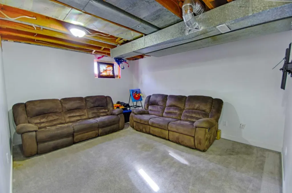 4925 53 Avenue Taber AB T1G 1H5