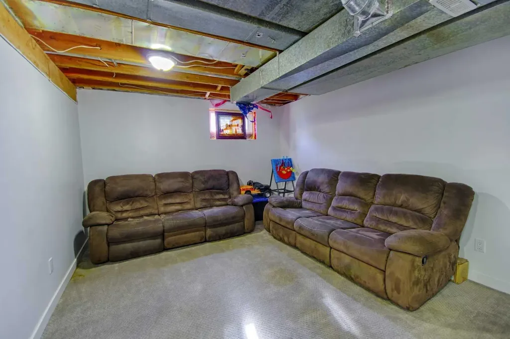 4925 53 Avenue Taber AB T1G 1H5