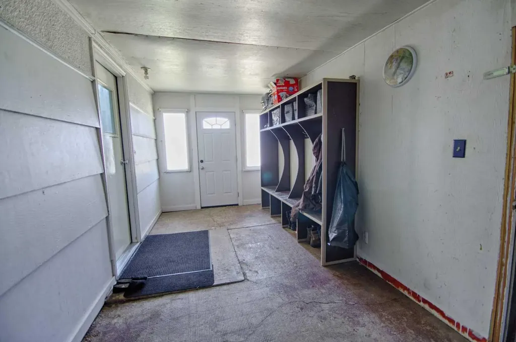 4925 53 Avenue Taber AB T1G 1H5