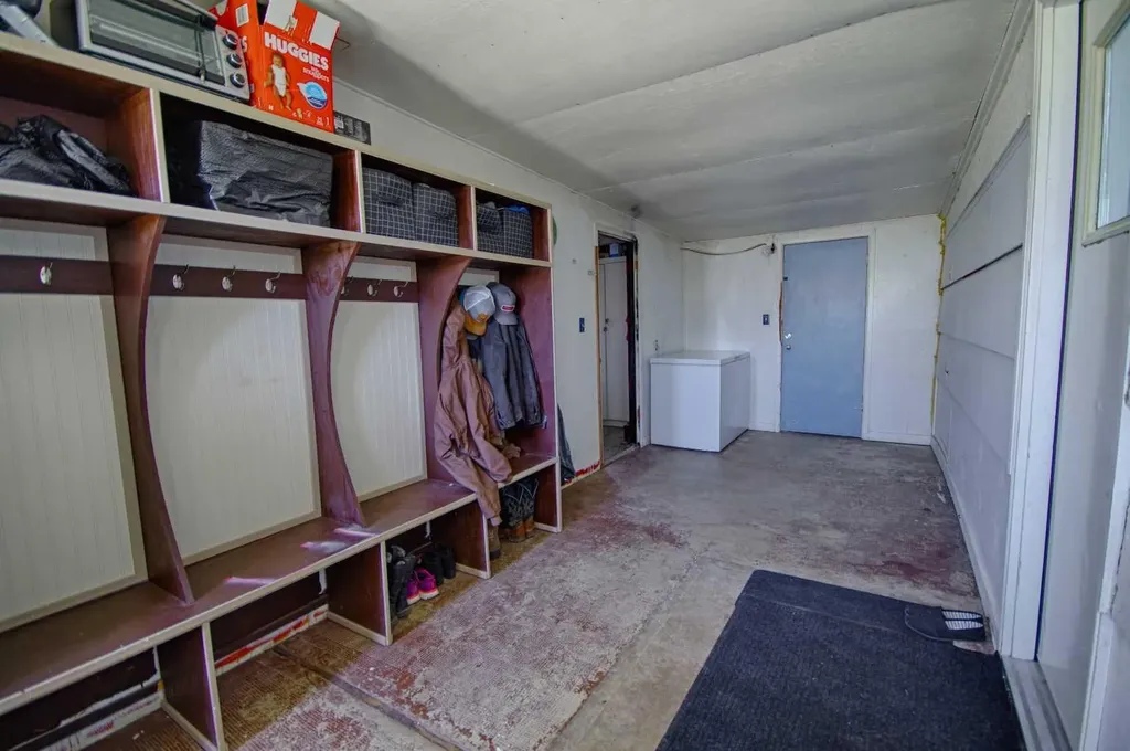 4925 53 Avenue Taber AB T1G 1H5
