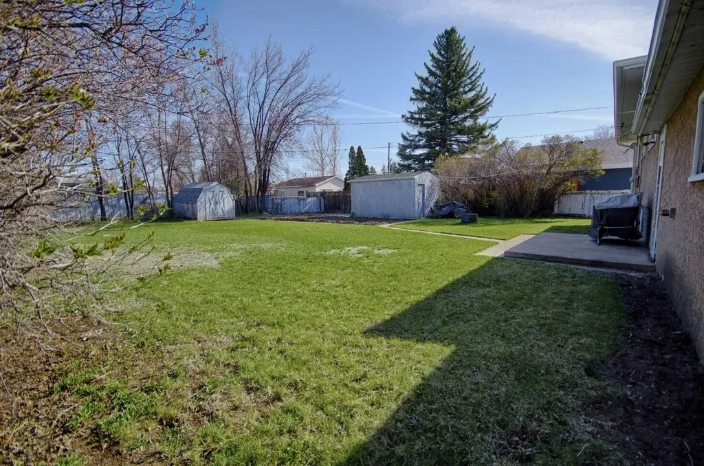 4925 53 Avenue Taber AB T1G 1H5