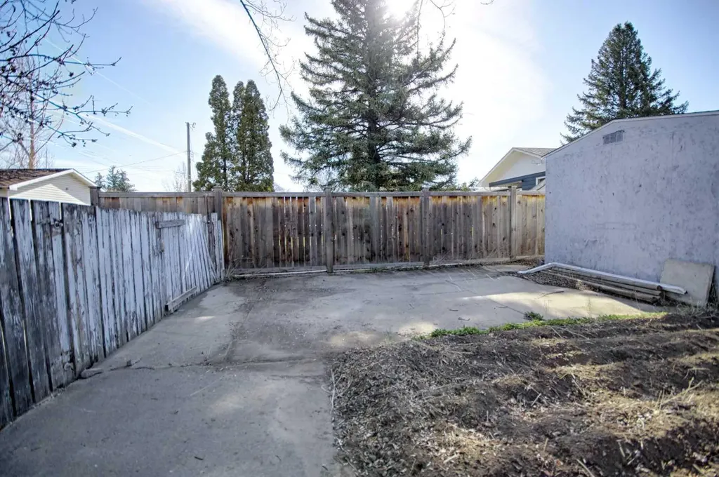 4925 53 Avenue Taber AB T1G 1H5