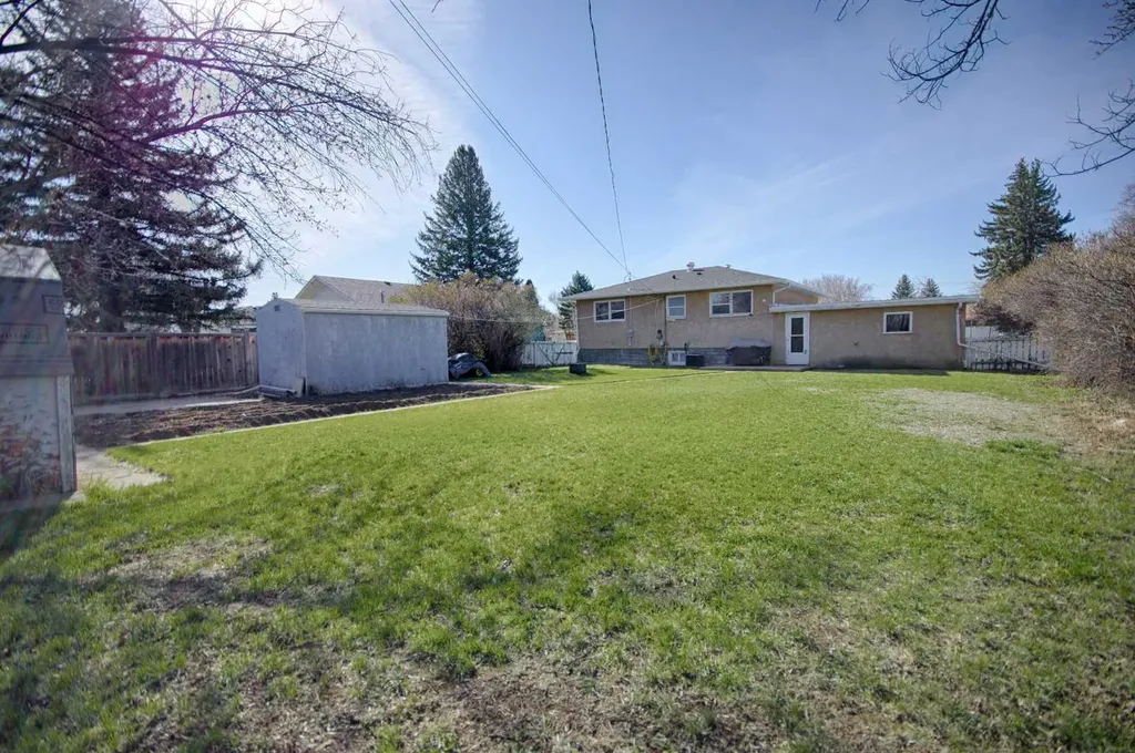 4925 53 Avenue Taber AB T1G 1H5