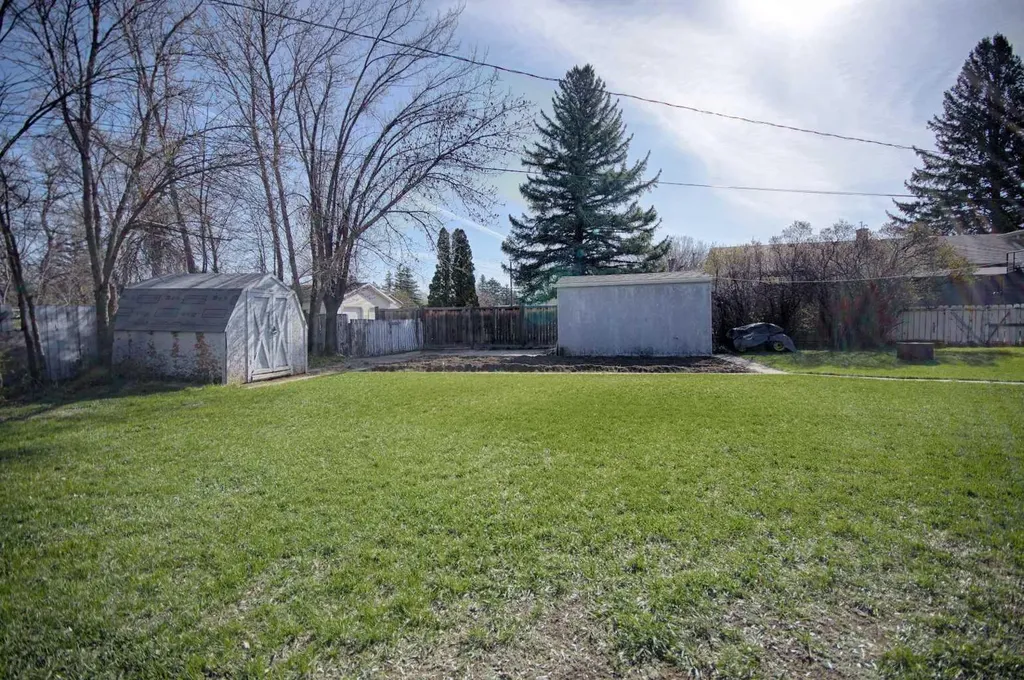 4925 53 Avenue Taber AB T1G 1H5