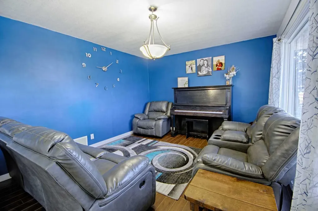 4925 53 Avenue Taber AB T1G 1H5