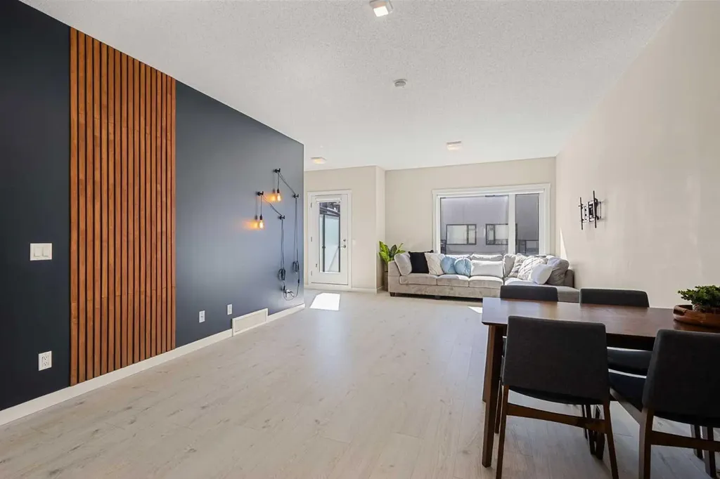 218 Sherwood NW Calgary AB T3R0Y2