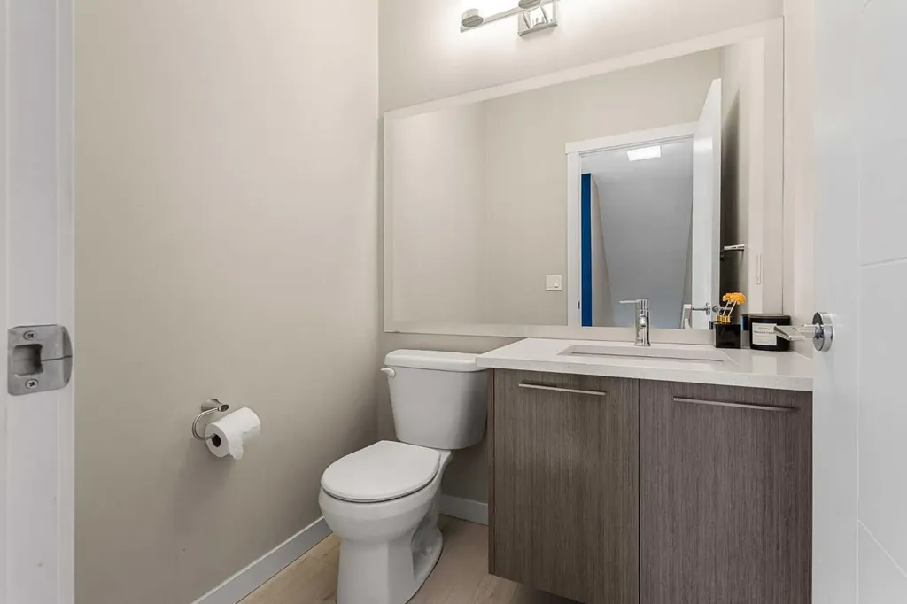 218 Sherwood NW Calgary AB T3R0Y2