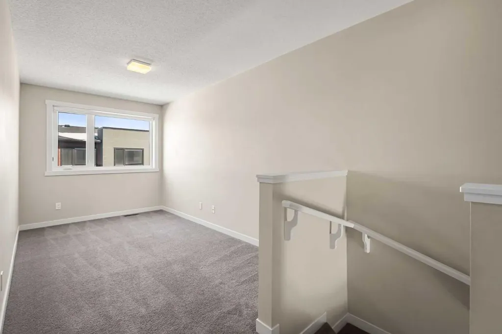 218 Sherwood NW Calgary AB T3R0Y2