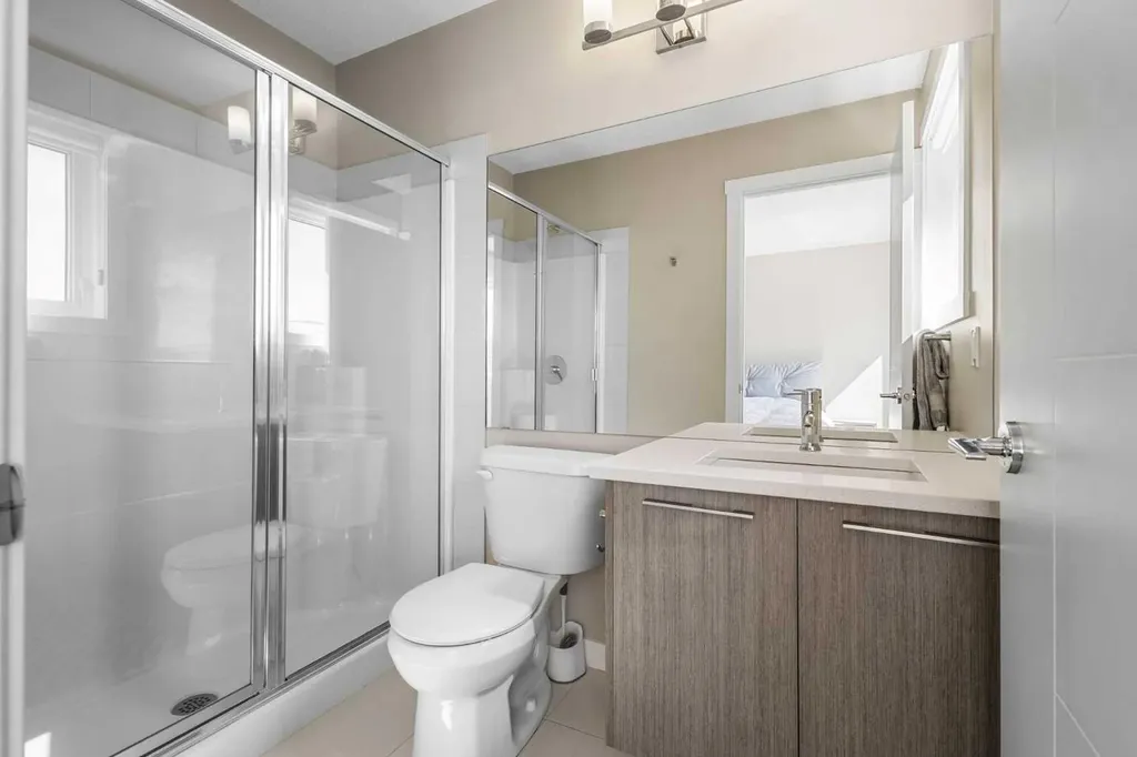 218 Sherwood NW Calgary AB T3R0Y2