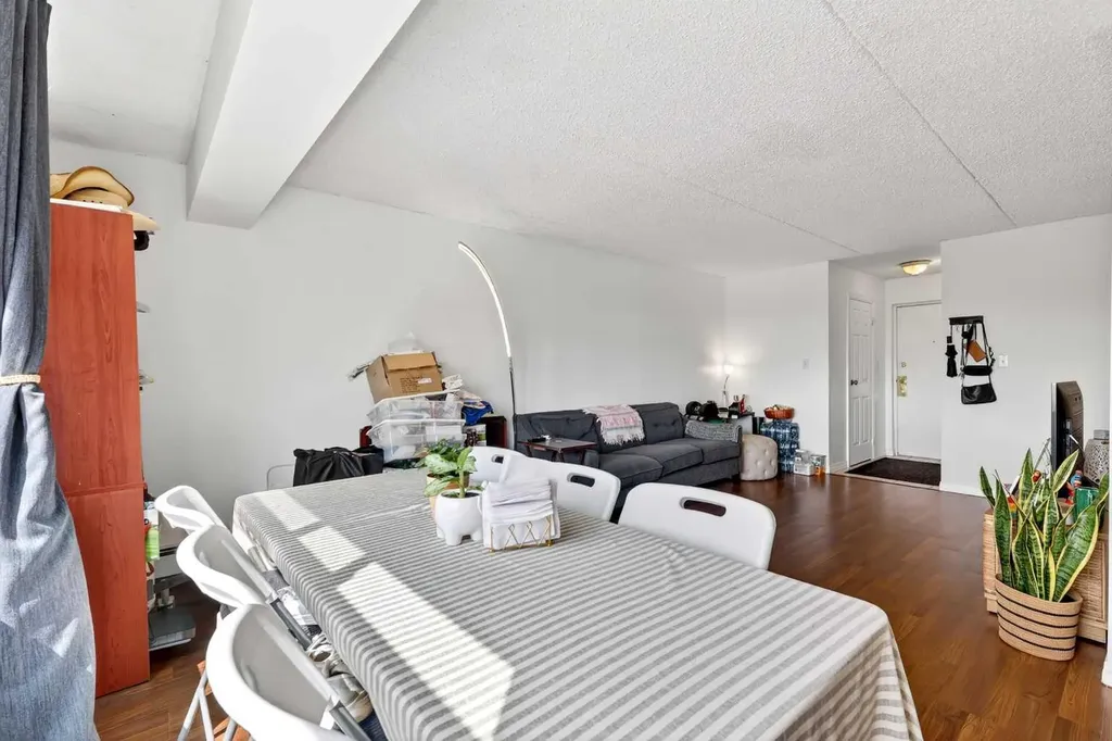 128 15 Avenue SW Calgary AB T2R 0P5