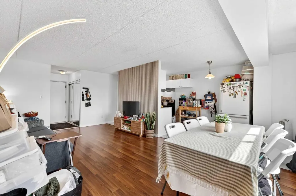 128 15 Avenue SW Calgary AB T2R 0P5