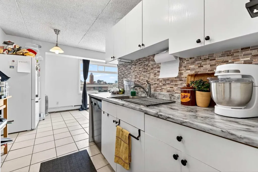 128 15 Avenue SW Calgary AB T2R 0P5