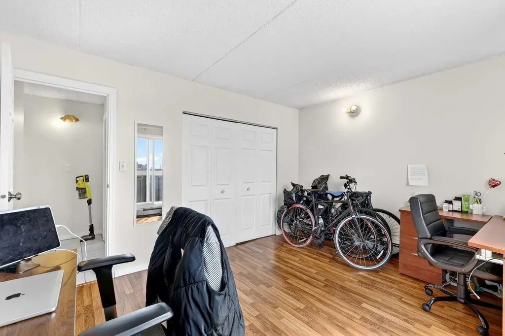 128 15 Avenue SW Calgary AB T2R 0P5