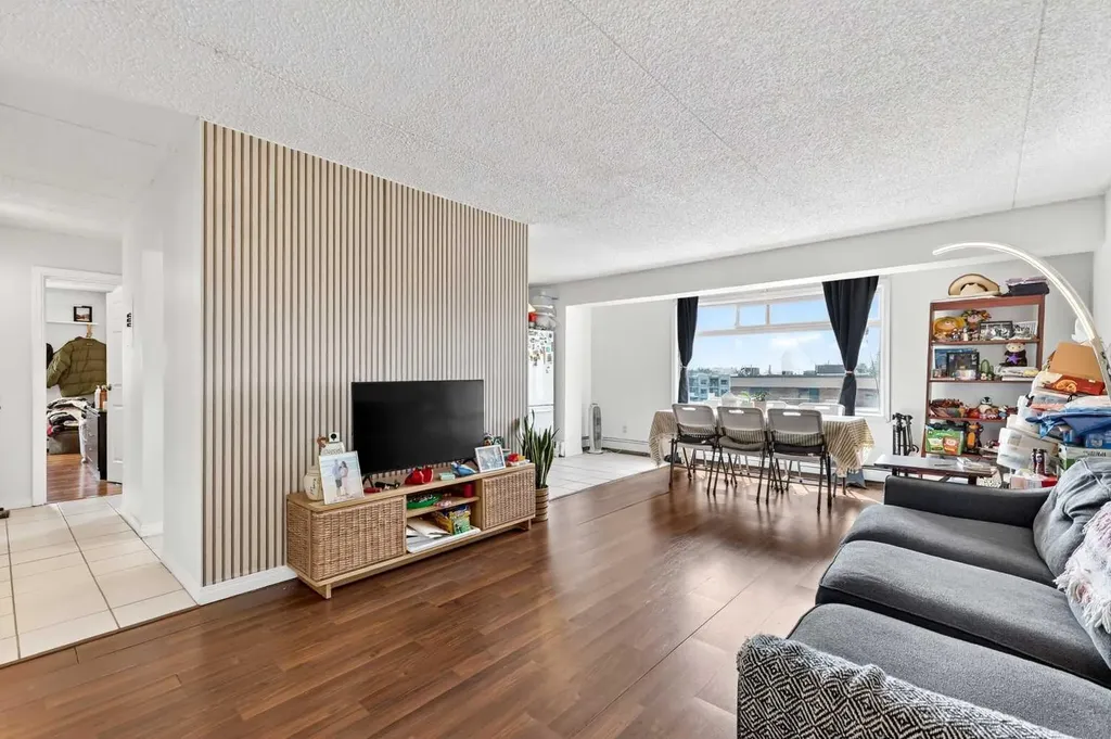 128 15 Avenue SW Calgary AB T2R 0P5