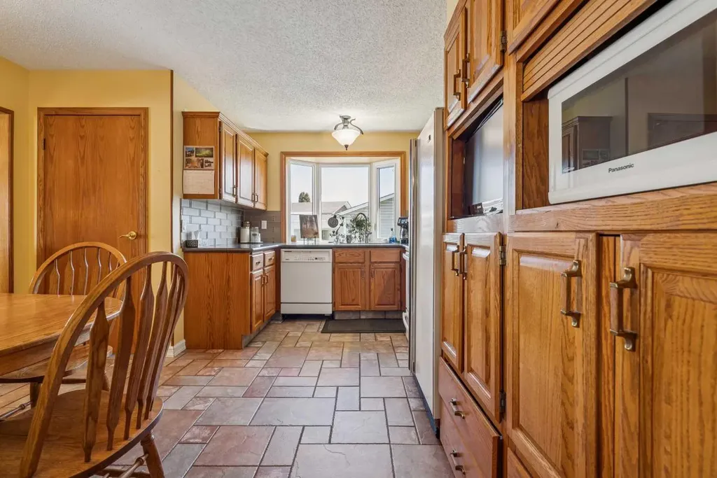 320 Whiteview Road NE Calgary AB T1Y 1P8