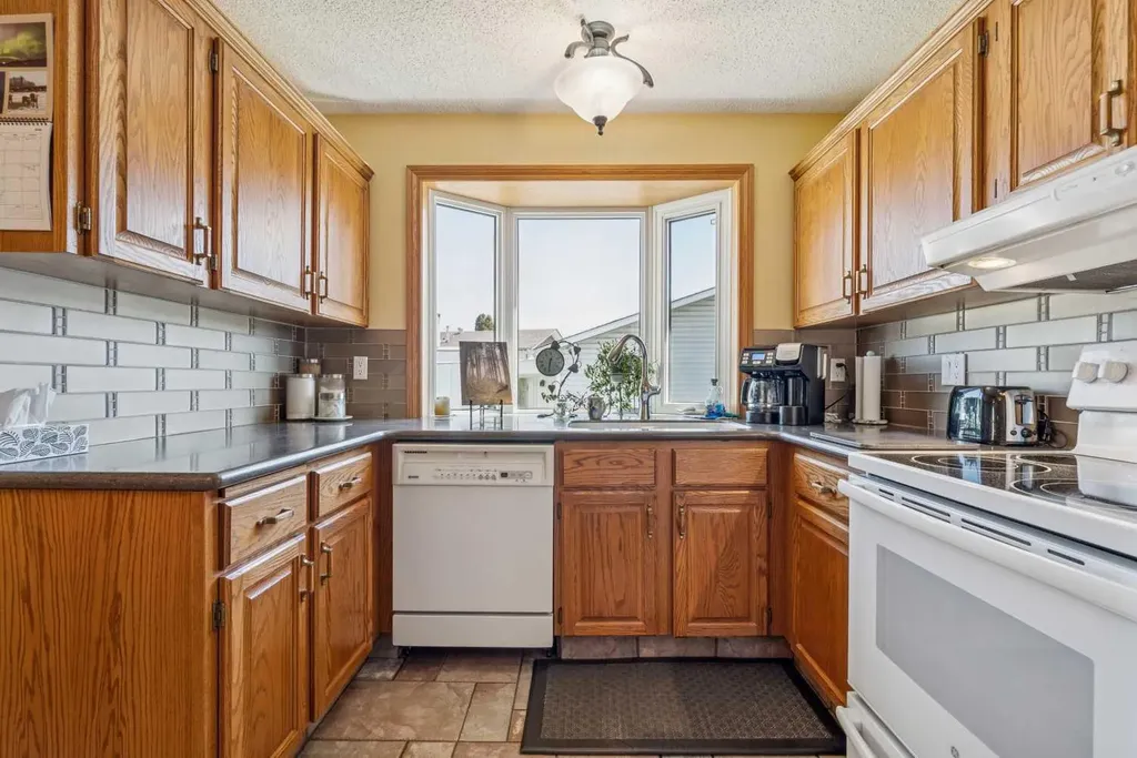 320 Whiteview Road NE Calgary AB T1Y 1P8