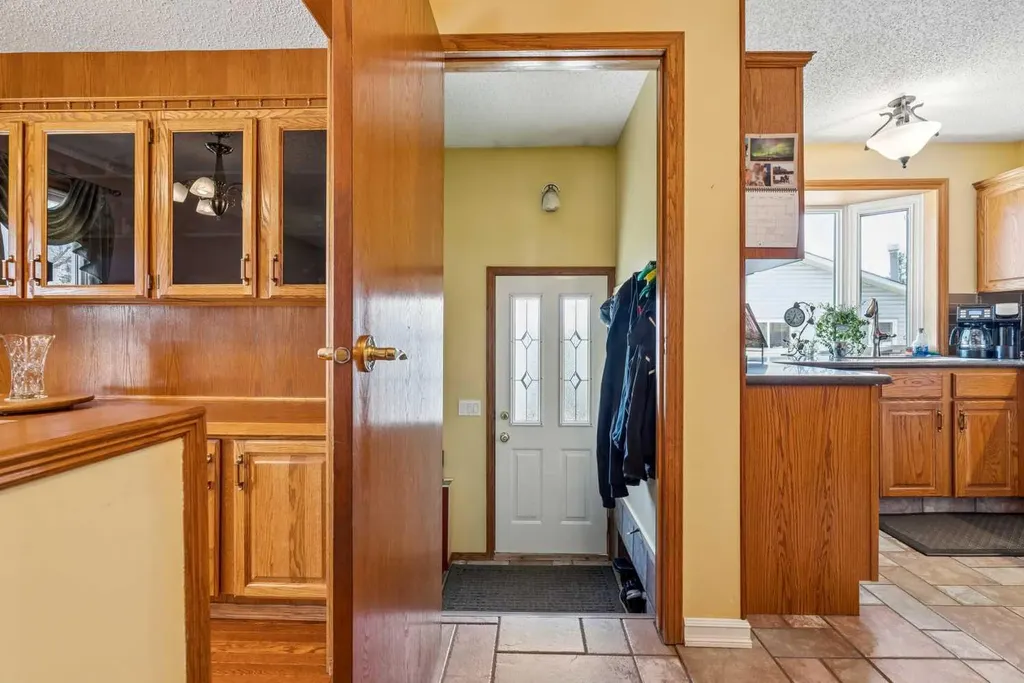 320 Whiteview Road NE Calgary AB T1Y 1P8