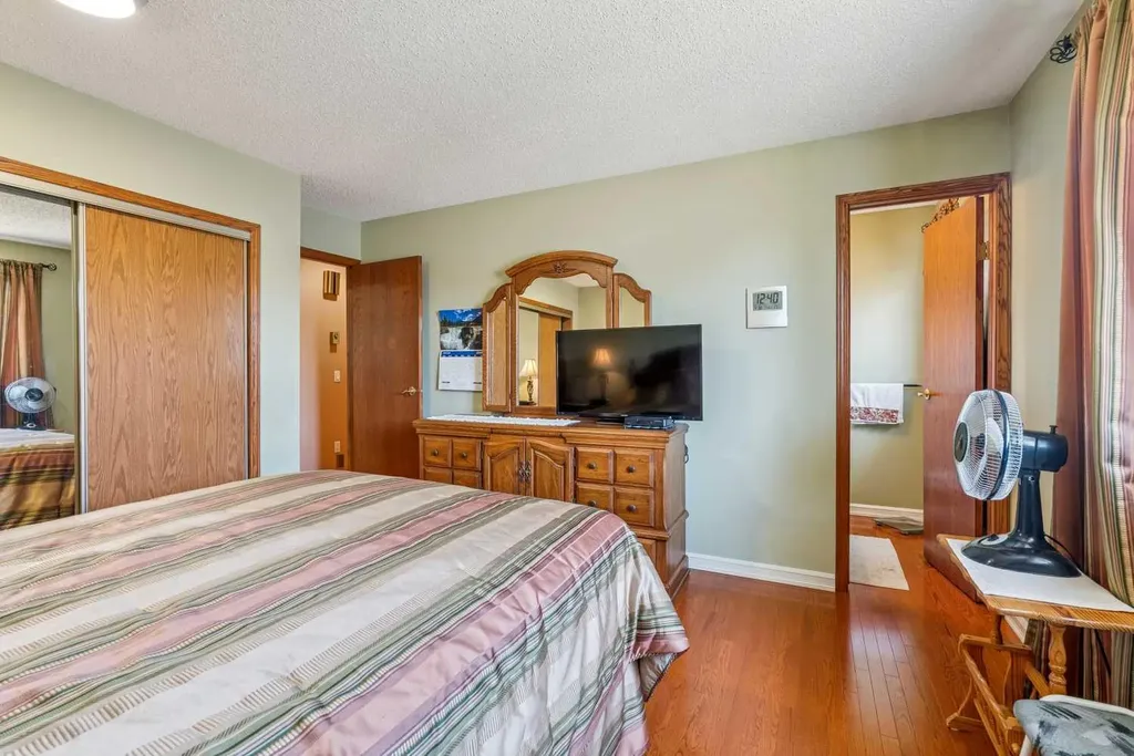 320 Whiteview Road NE Calgary AB T1Y 1P8