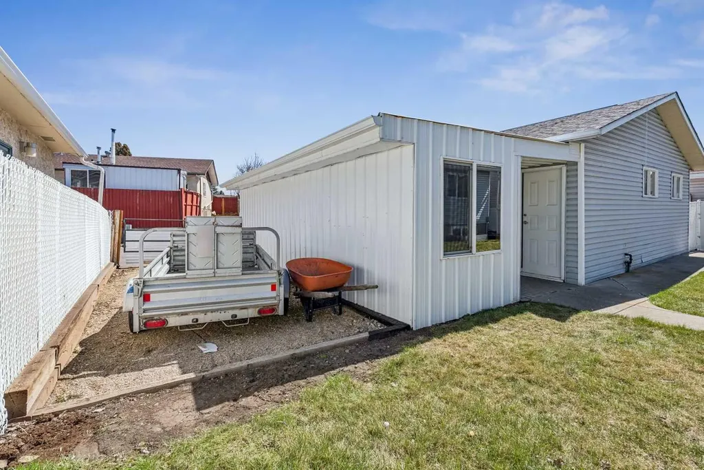 320 Whiteview Road NE Calgary AB T1Y 1P8