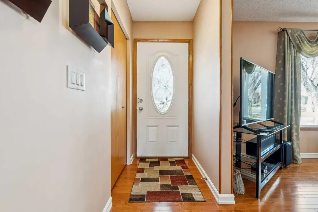 320 Whiteview Road NE Calgary AB T1Y 1P8