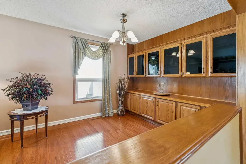 320 Whiteview Road NE Calgary AB T1Y 1P8