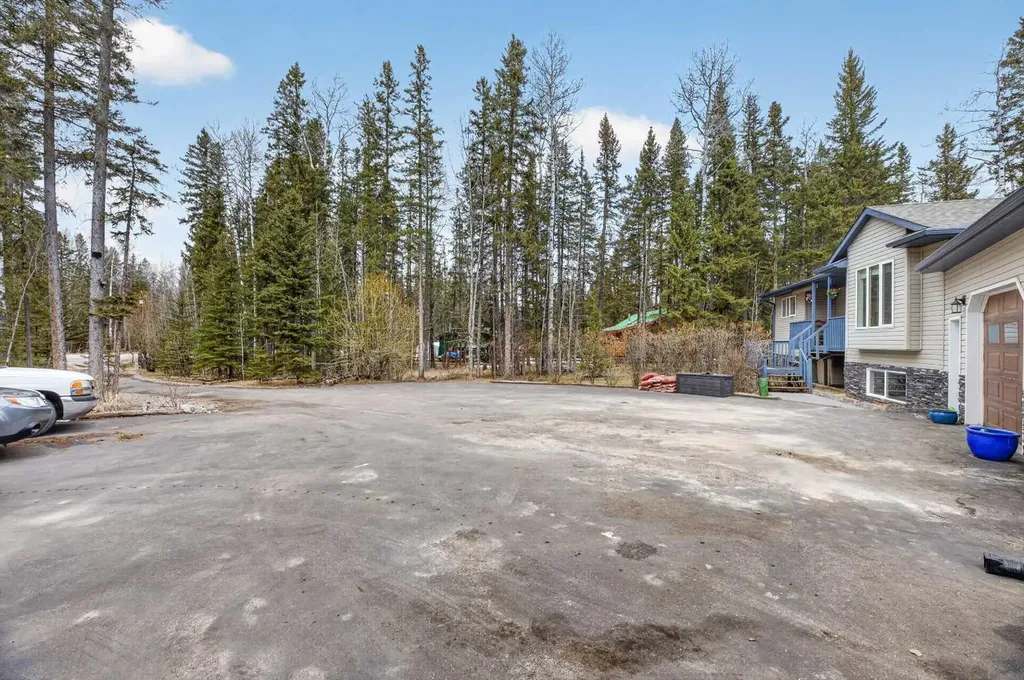 5241 Township Road 325 A Rural Mountain View County AB T0M1x0