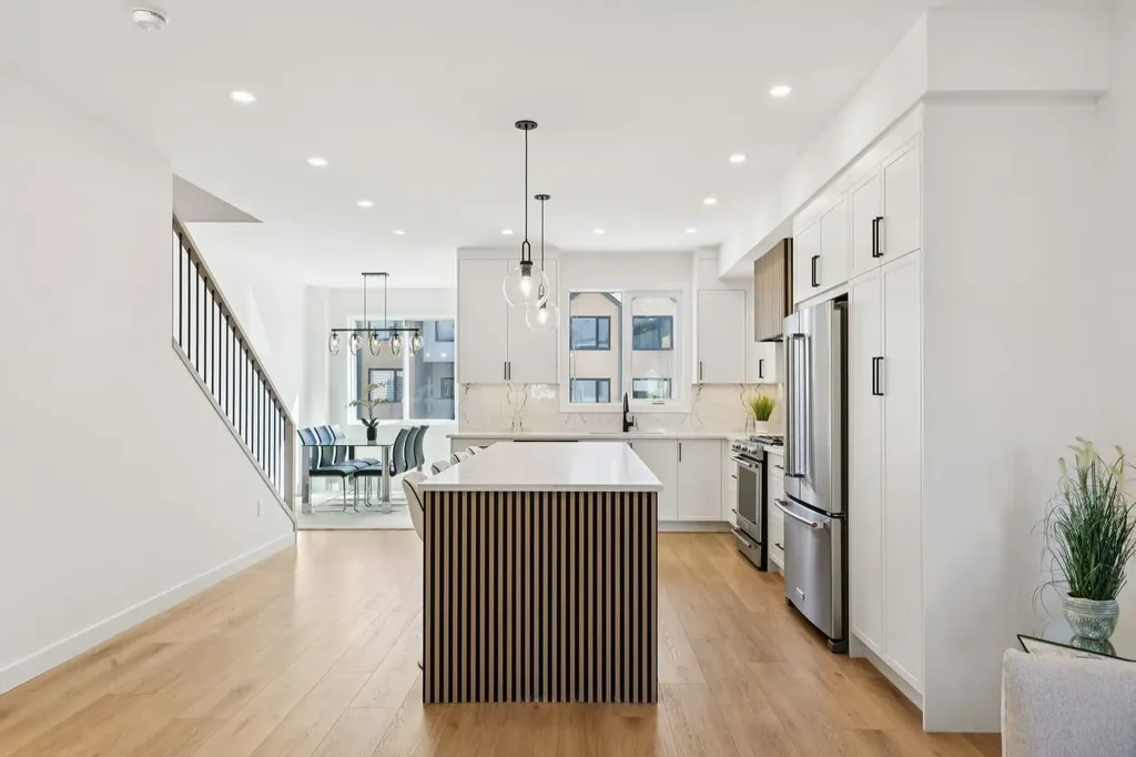95 23 Street NW Calgary AB T2N 5E2