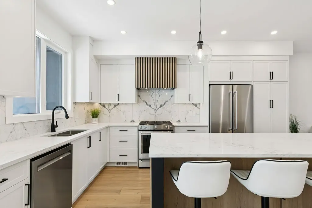 95 23 Street NW Calgary AB T2N 5E2