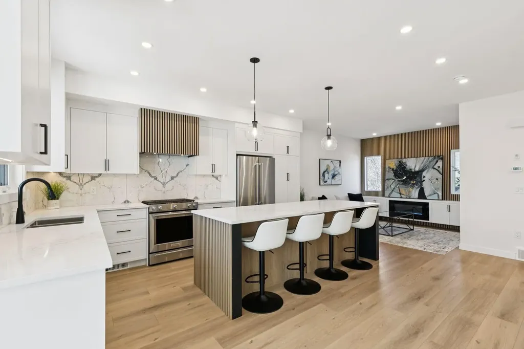 95 23 Street NW Calgary AB T2N 5E2