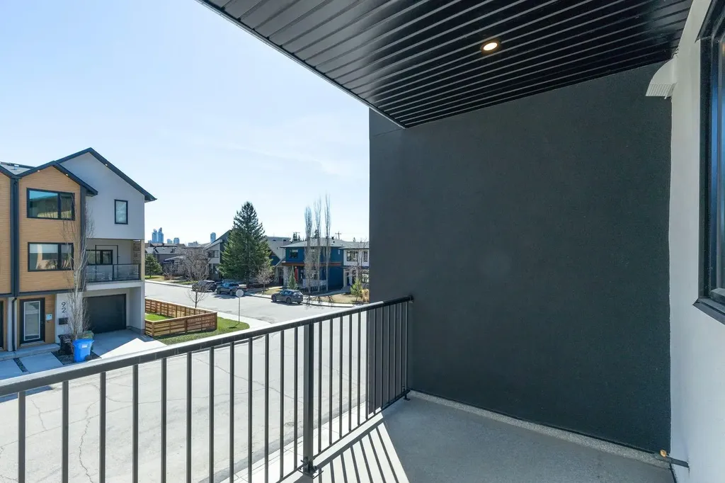 95 23 Street NW Calgary AB T2N 5E2