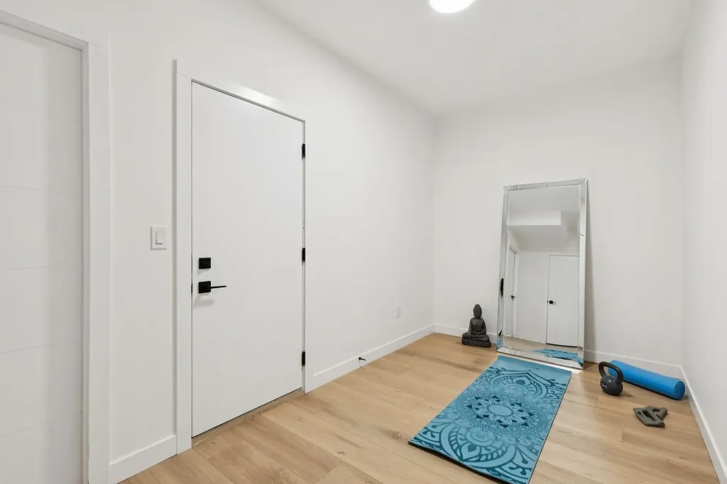 95 23 Street NW Calgary AB T2N 5E2