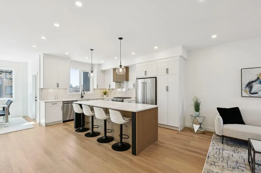 95 23 Street NW Calgary AB T2N 5E2