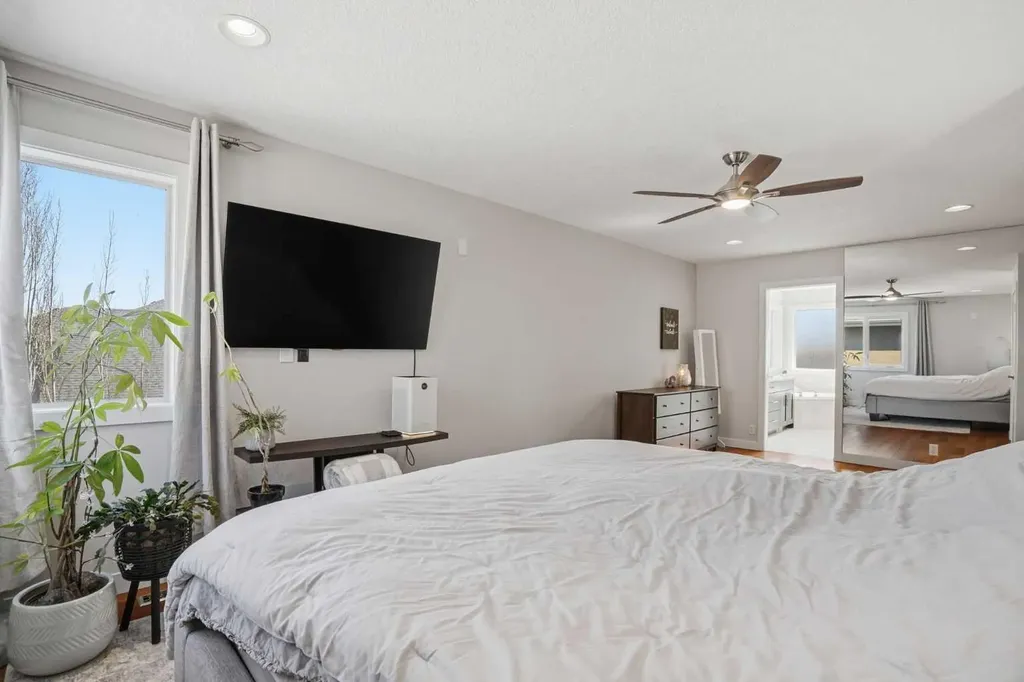 135 Cranleigh View SE Calgary AB T3M 0A2